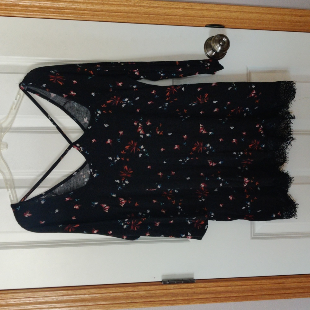 Maurice's Top - Picture 2 of 2